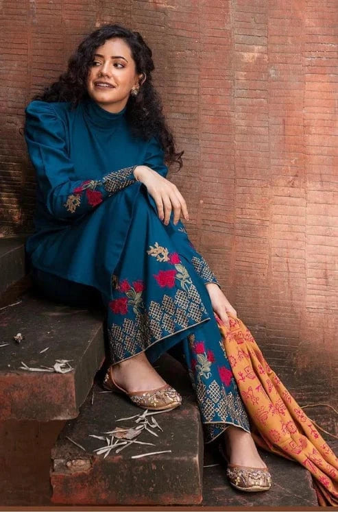 Sapphire SP-112 Embroidered lawn 3pc