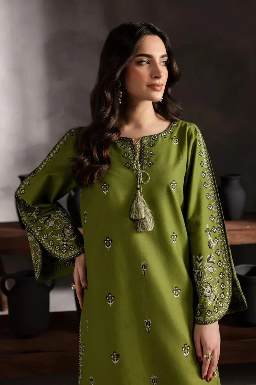 Sapphire SP-21 Embroidered Lawn 2pc