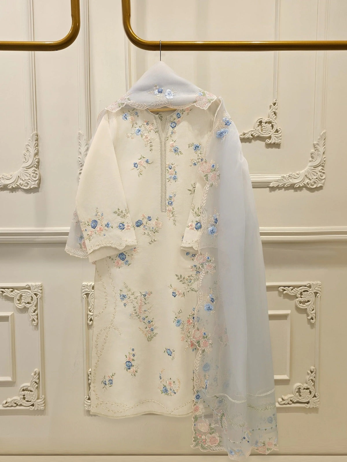 ✨ FOUR PIECE PURE ORGANZA EMBELLISHED SUIT – WITH DUPATTA & RAW SILK PANTS ✨