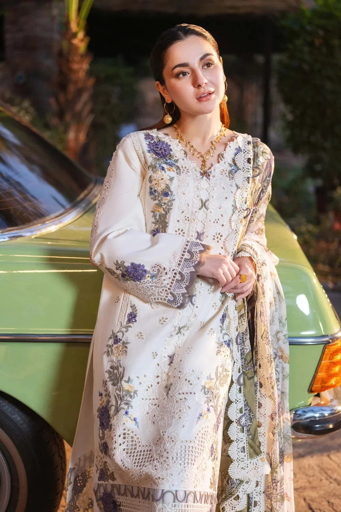 Sapphire  QL-1030 Embroidered lawn 3pc