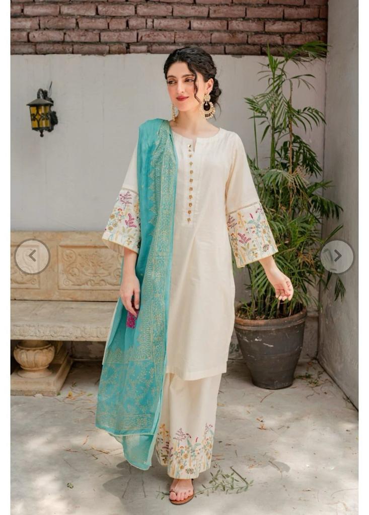 Sapphire SC-882 Off White Embroidered lawn/winter 3pec
