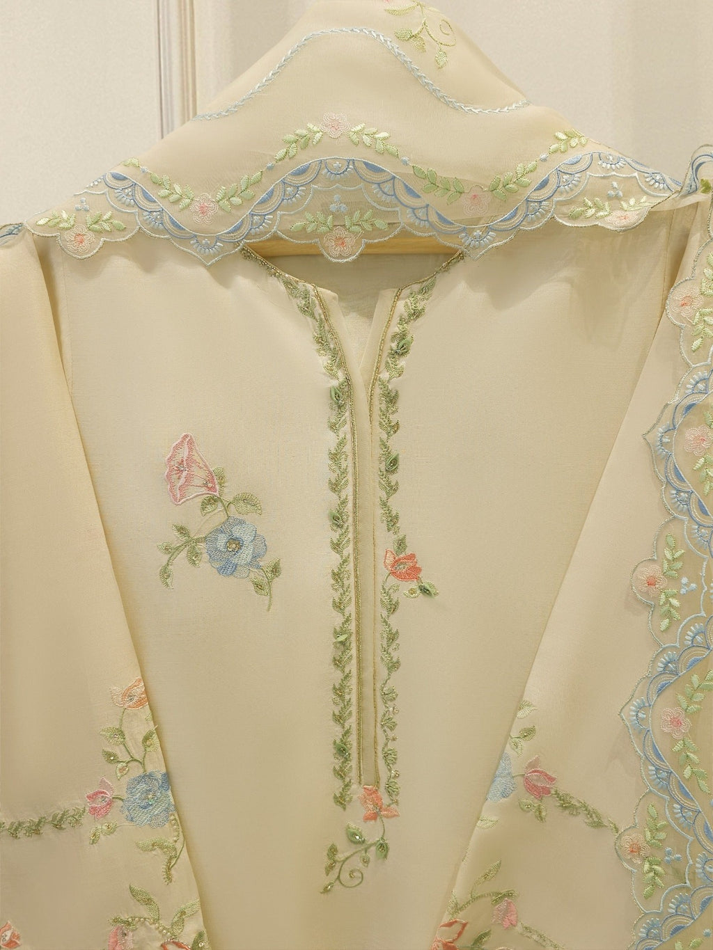 ✨ FOUR PIECE PURE ORGANZA EMBROIDERED SUIT – WITH DUPATTA & RAW SILK PANTS ✨