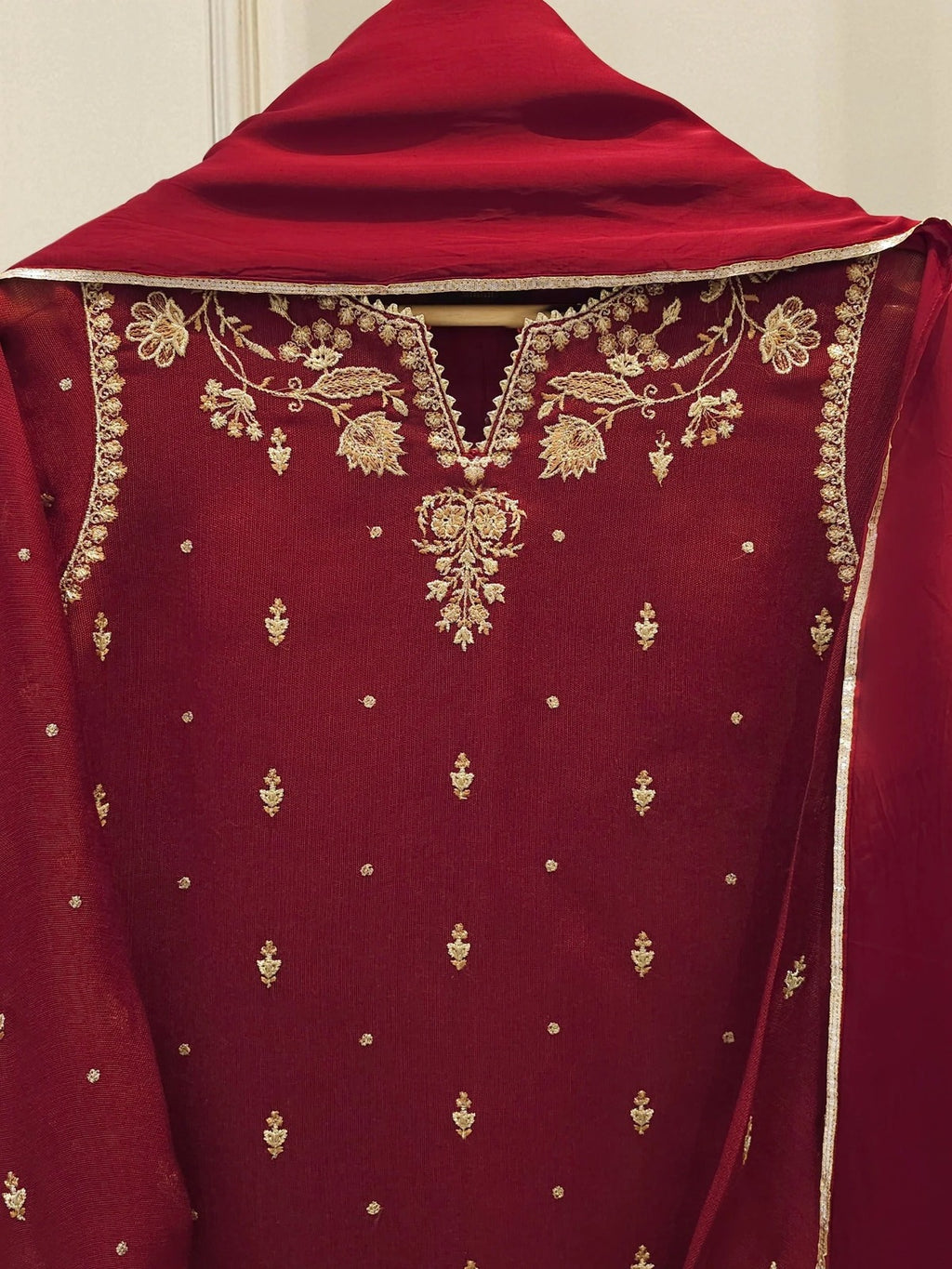 ✨ FOUR PIECE PURE ORGANZA EMBELLISHED SUIT – WITH DUPATTA & RAW SILK PANTS ✨