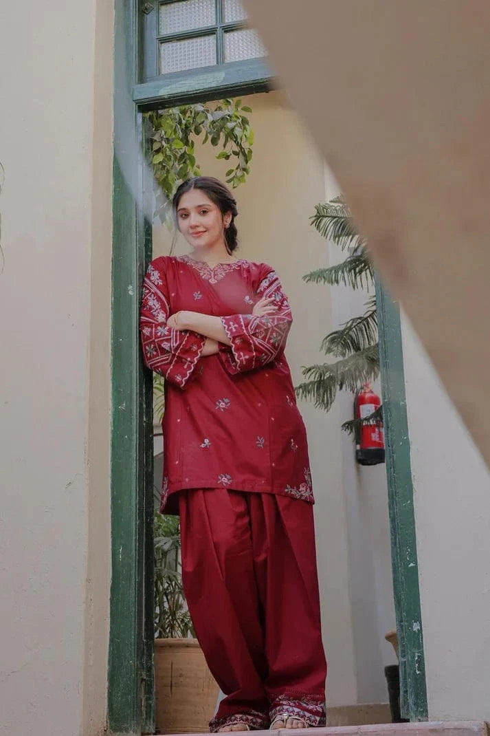 Sapphire SP-90 Embroidered Lawn 2pc