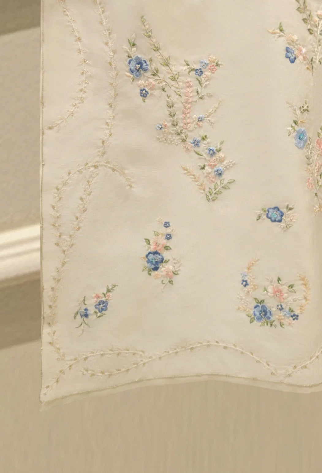 ✨ FOUR PIECE PURE ORGANZA EMBELLISHED SUIT – WITH DUPATTA & RAW SILK PANTS ✨