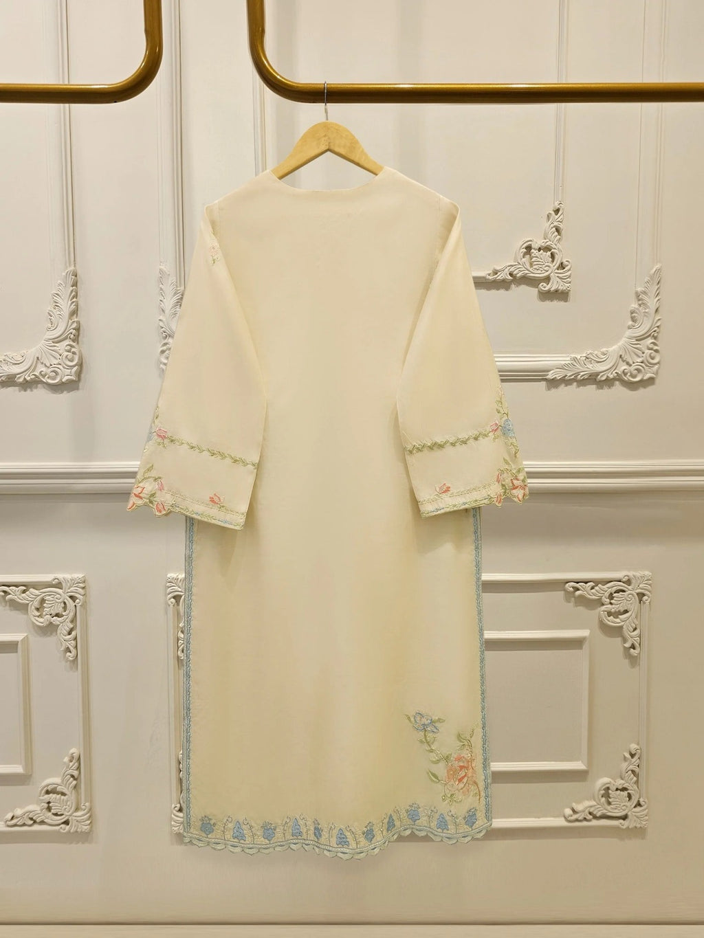 ✨ FOUR PIECE PURE ORGANZA EMBROIDERED SUIT – WITH DUPATTA & RAW SILK PANTS ✨