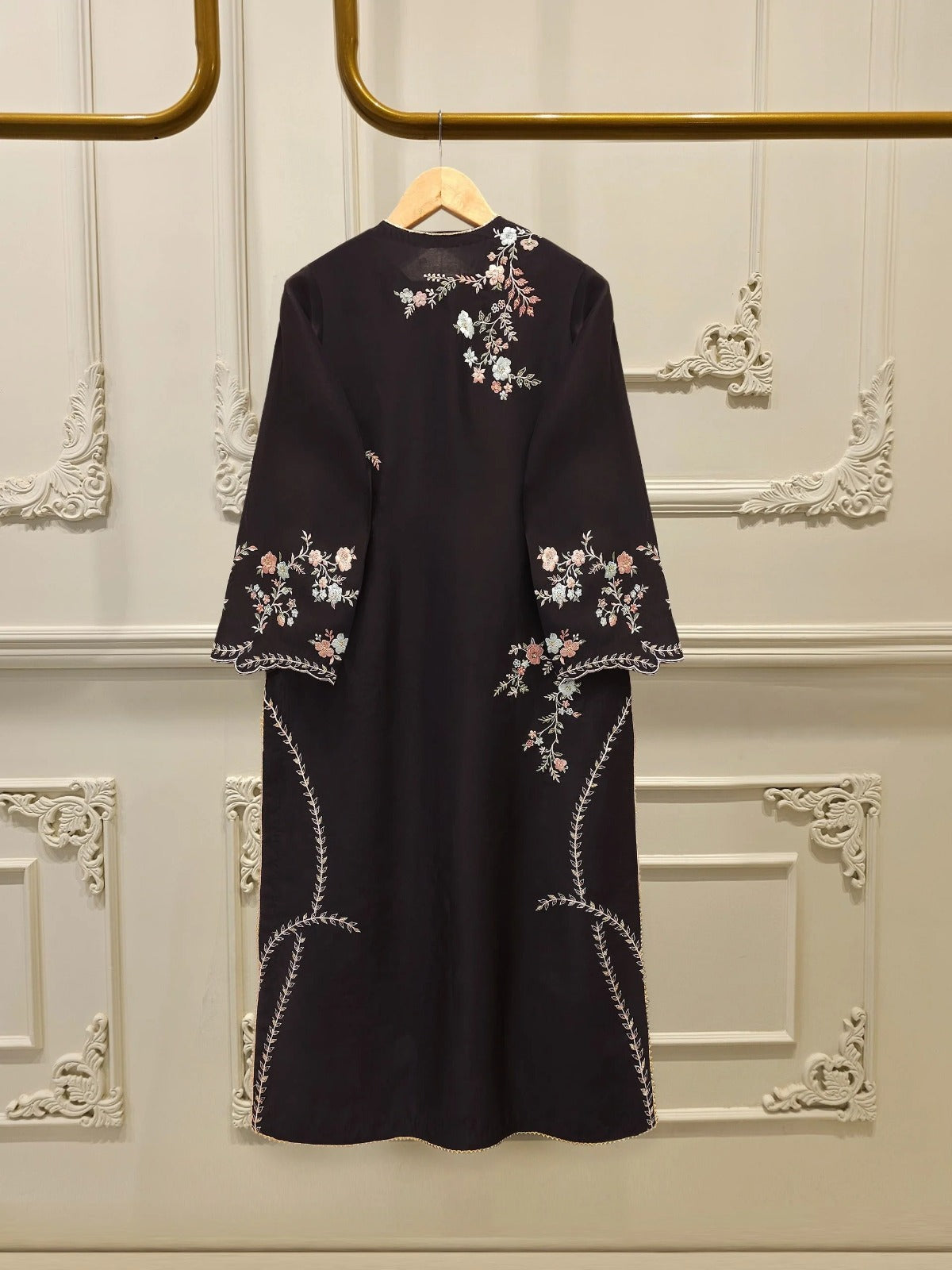 ✨ FOUR PIECE PURE ORGANZA EMBELLISHED SUIT – WITH DUPATTA & RAW SILK PANTS ✨