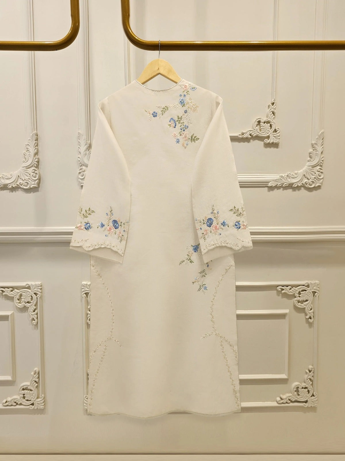 ✨ FOUR PIECE PURE ORGANZA EMBELLISHED SUIT – WITH DUPATTA & RAW SILK PANTS ✨