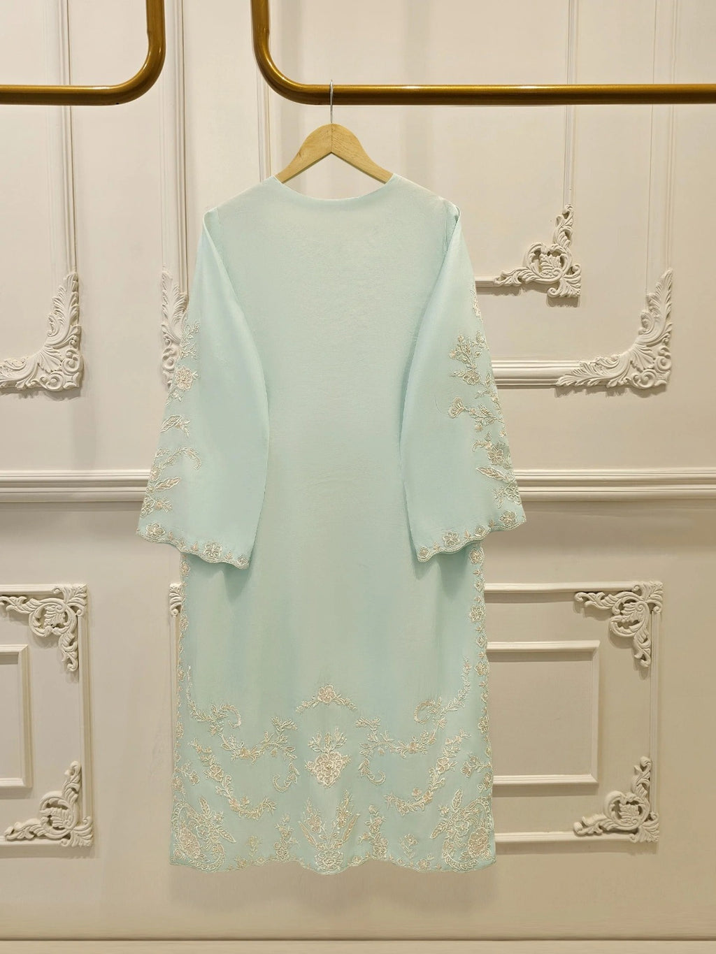 ✨ FOUR PIECE PURE ORGANZA EMBROIDERED SUIT – WITH DUPATTA & RAW SILK PANTS ✨