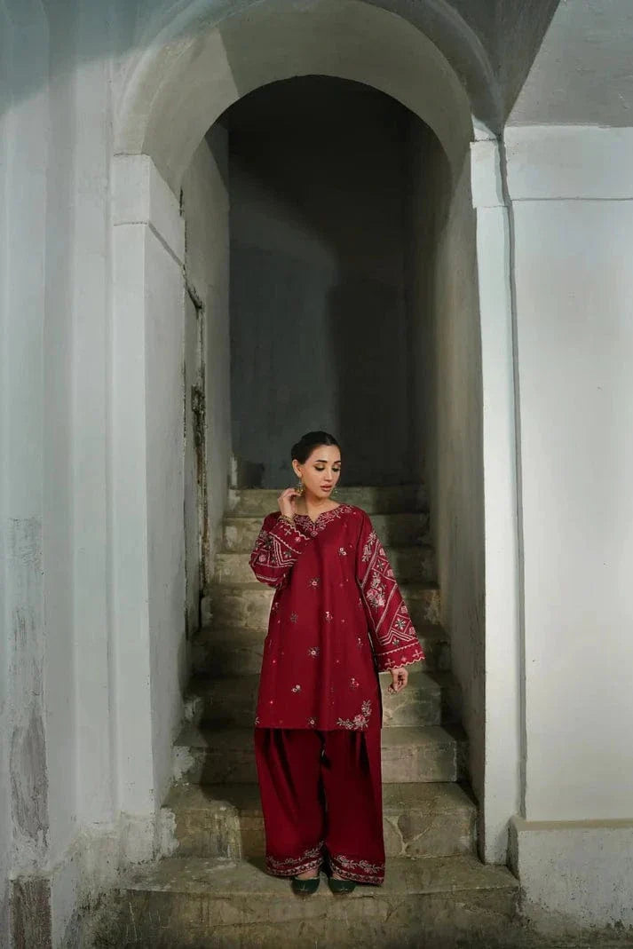 Sapphire SP-90 Embroidered Lawn 2pc