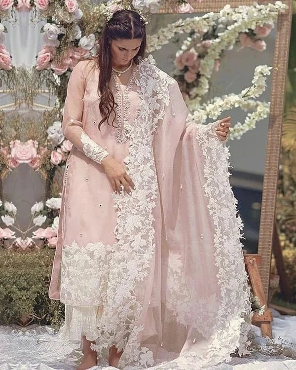 Sapphire D-640 Lawn Embroidered 3pc